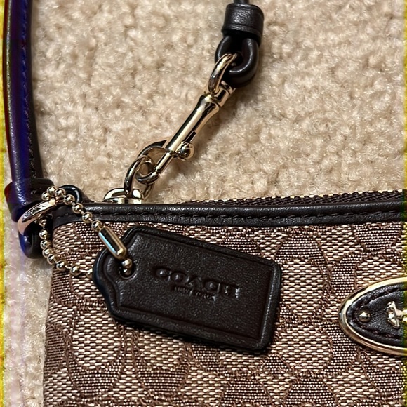 Coach Small Wristlet Brown - Picture 3 of 10